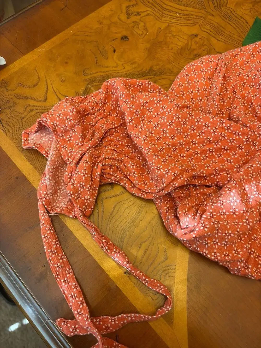Abercrombie & Fitch Red Floral Button-Front Puff Sleeve Peplum Blouse Size M - Picture 3 of 3